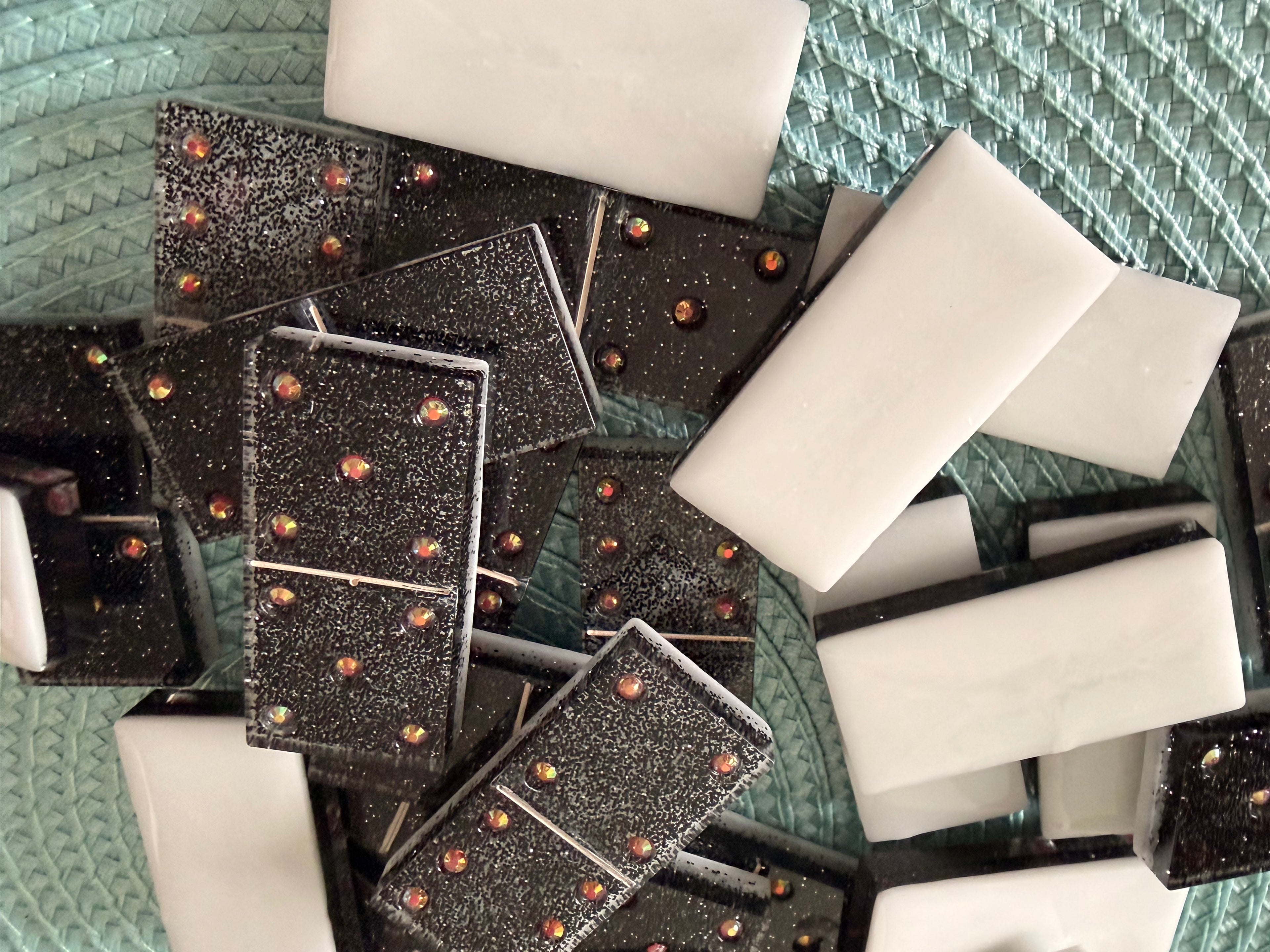 Dominos Black white glitter