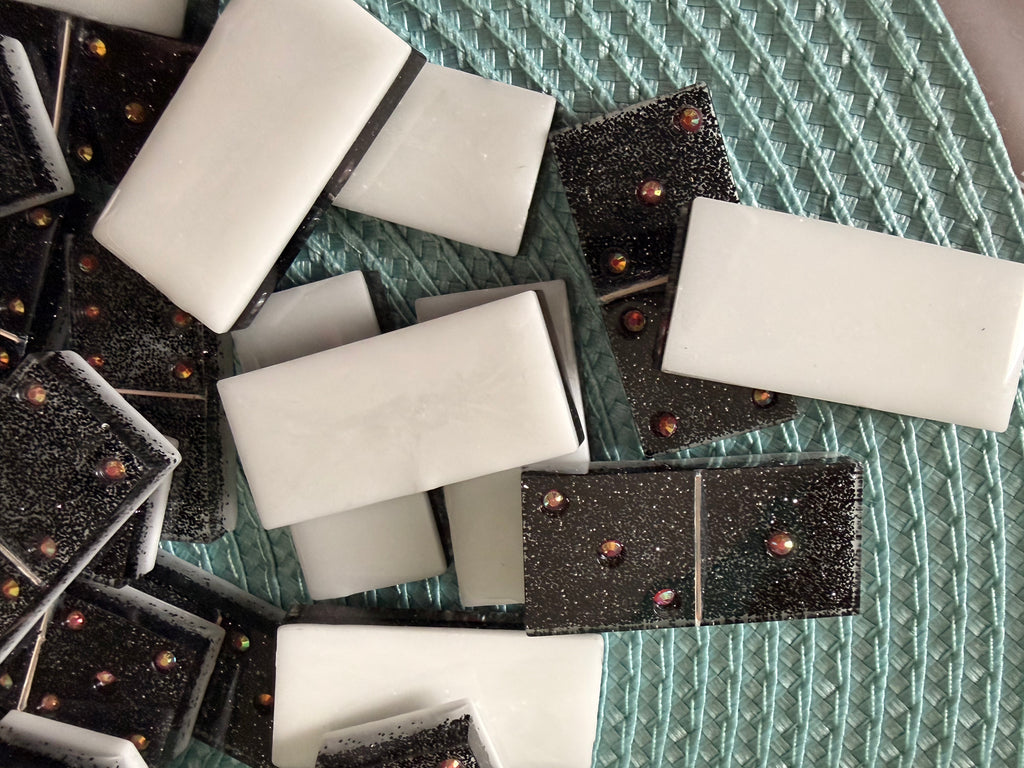 Dominos Black white glitter